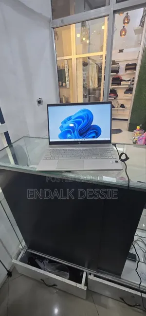 New Laptop HP Pavilion 15 8GB Intel Core I7 SSD 256GB