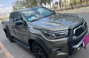 Toyota Hilux 2021 Green