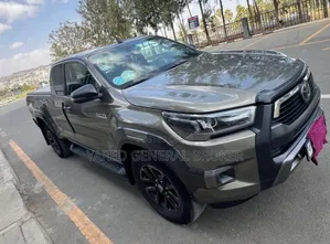 Toyota Hilux 2021 Green