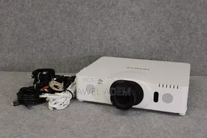 Hitachi 3lcd Professional Cinema Projector 6,000 Lumens