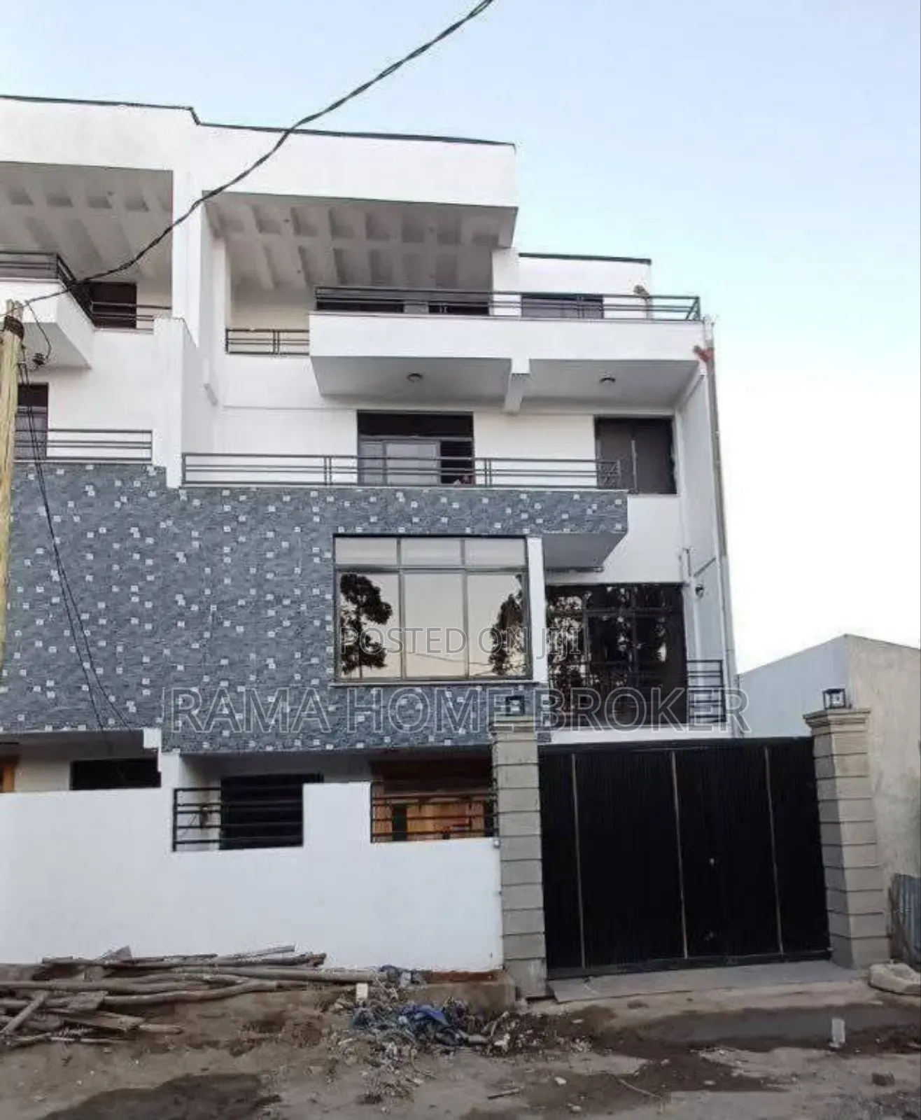 ቅንጡ ጂ +3 መኖሪያ ቤት ሰሚት አካባቢ 165 ካሬ ላይ ያረፈ