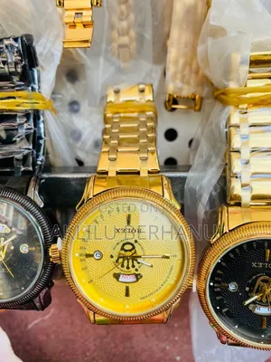 Luxury-Style Fashion Watches – Date Display