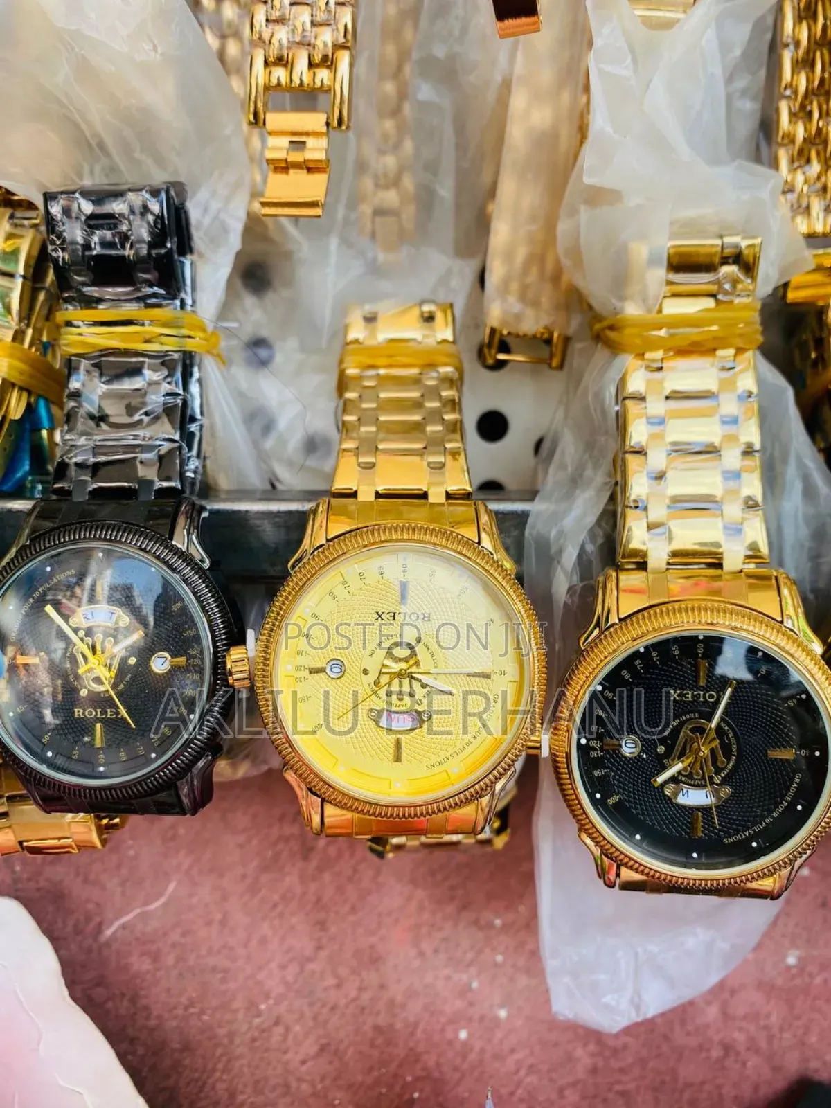 Luxury-Style Fashion Watches – Date Display