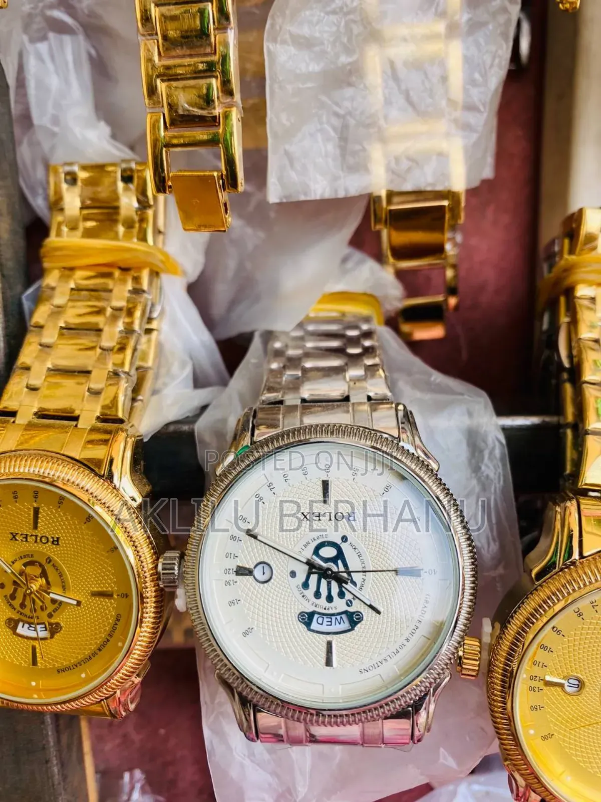 Luxury-Style Fashion Watches – Date Display