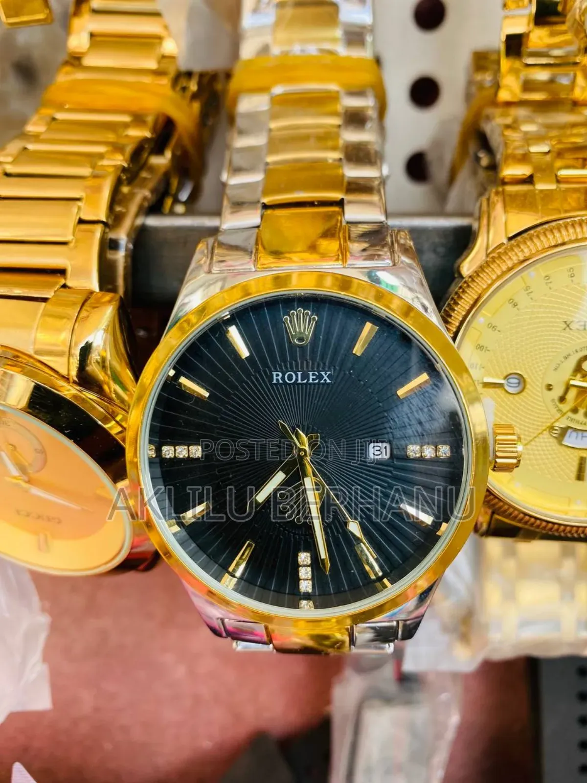 Luxury-Style Fashion Watches – Date Display