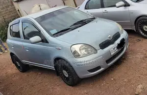 Toyota Vitz 2004 Silver