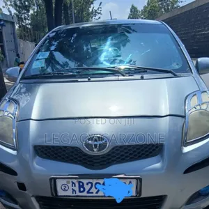 Toyota Yaris 2010 Silver