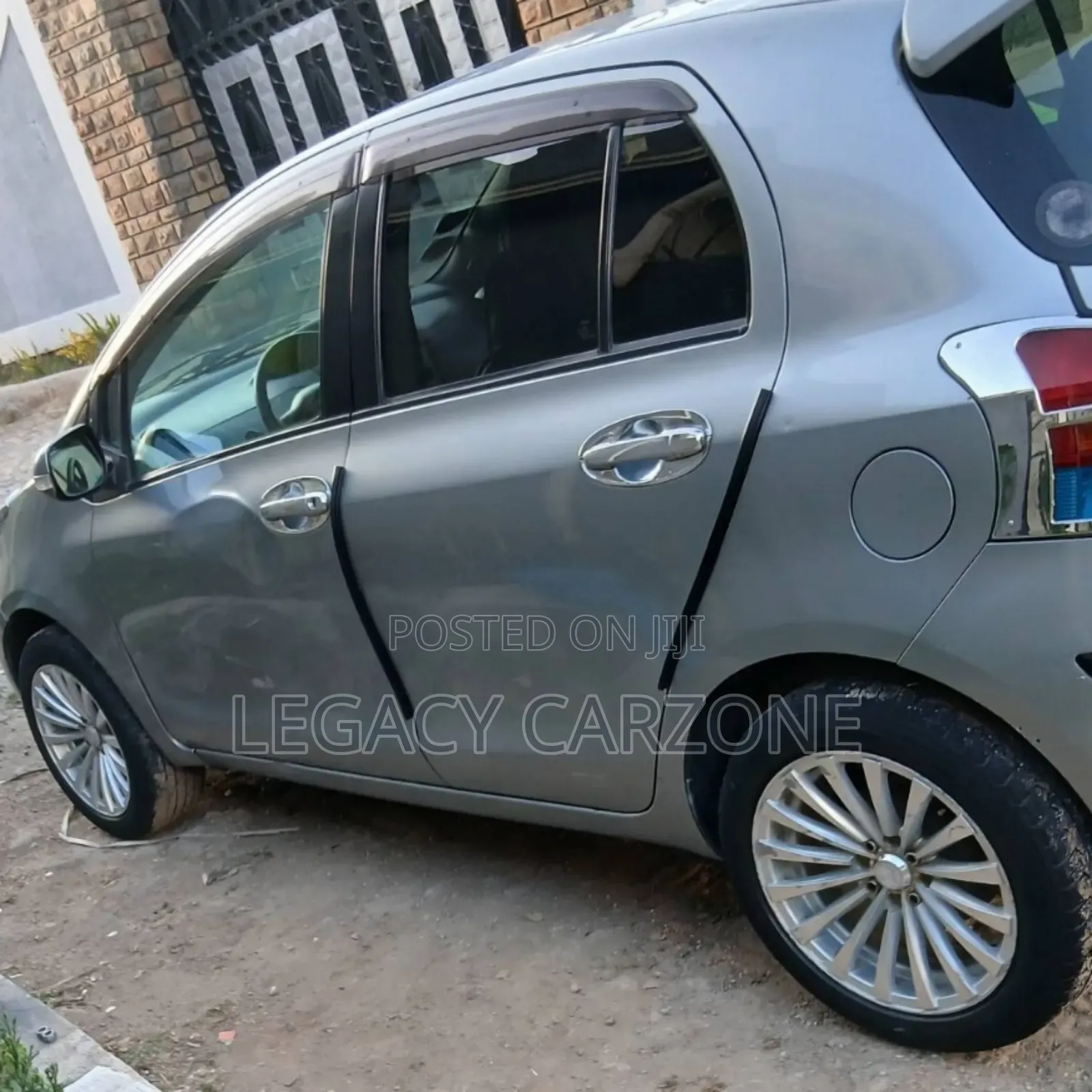 Toyota Yaris 2010 Silver