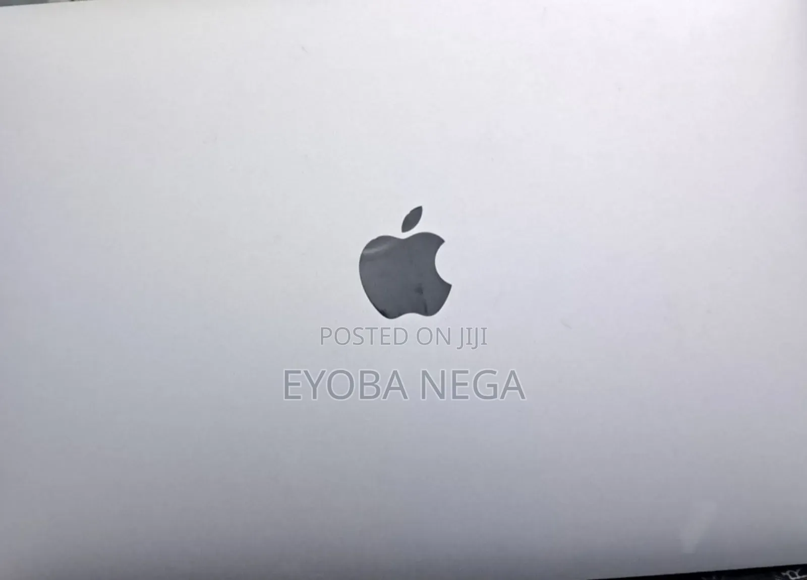 Laptop Apple MacBook Pro 2022 M2 8GB Apple M2 SSD 256GB