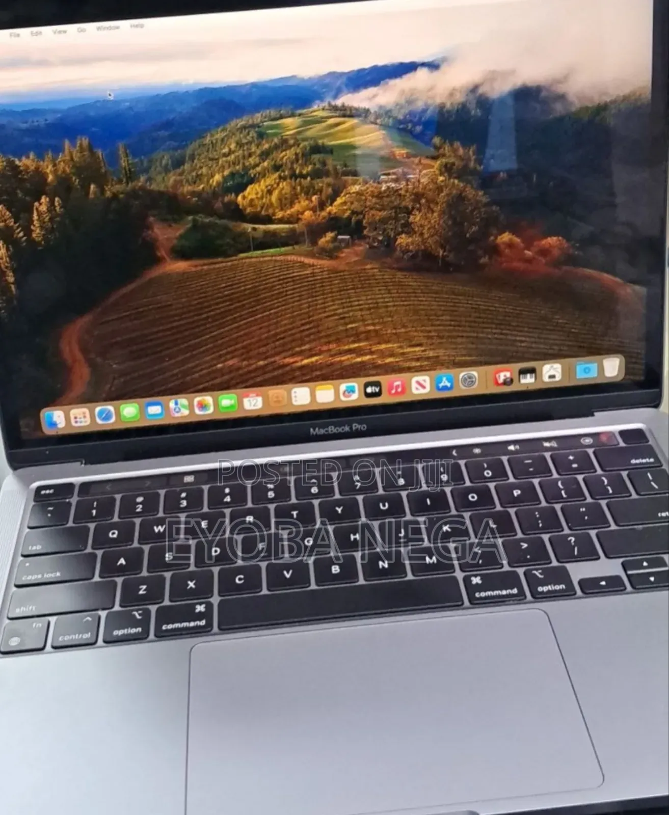 Laptop Apple MacBook Pro 2022 M2 8GB Apple M2 SSD 256GB
