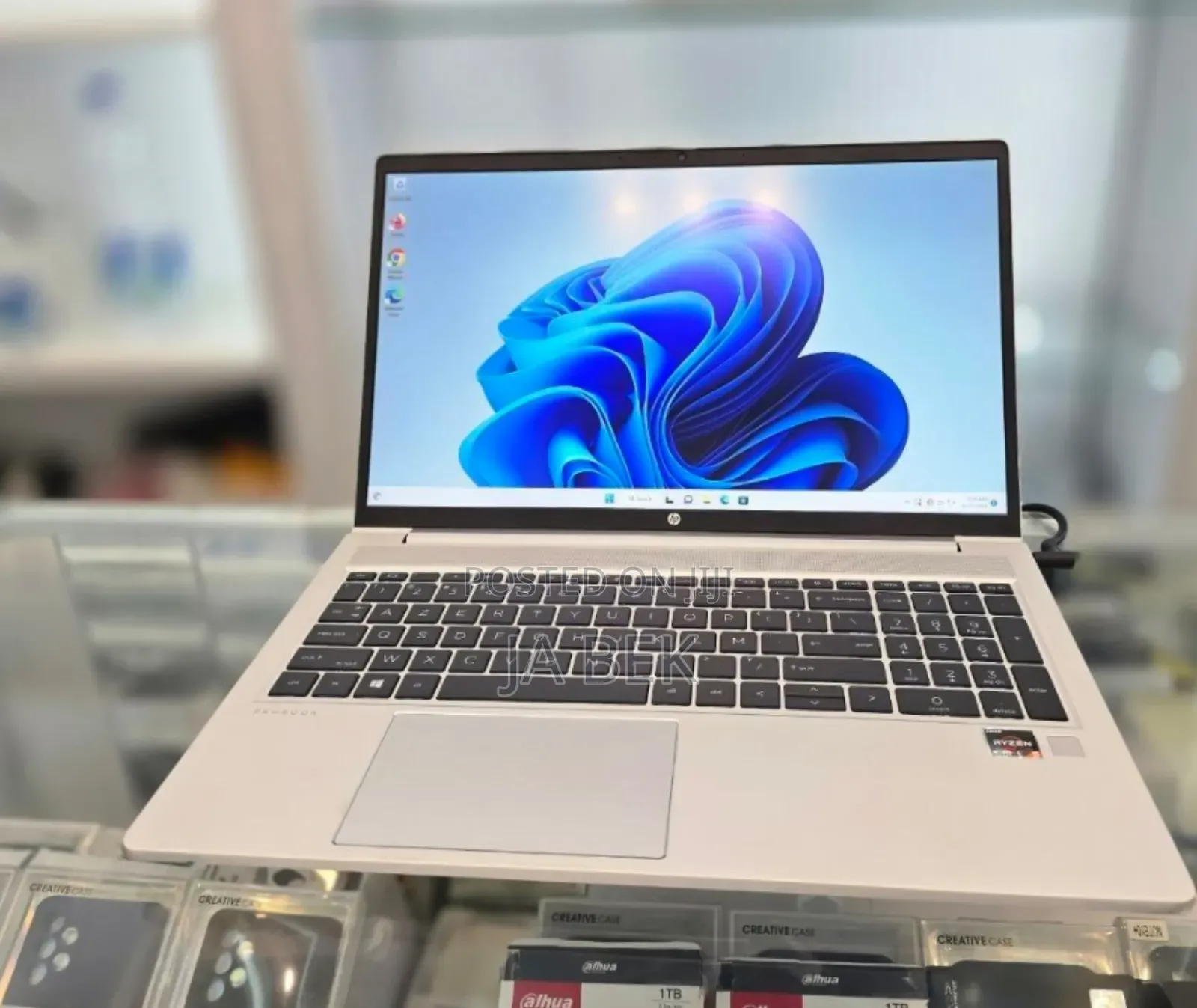 New Laptop HP ProBook 450 G5 8GB AMD Ryzen 5 SSD 256GB