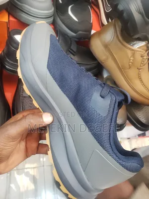 Men's Simple Shoes / Waterproof Hiking Runnign Shoes