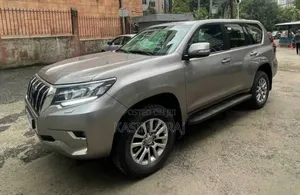 Toyota Land Cruiser Prado 2.8 2021 Blue