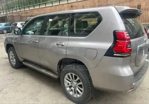 Toyota Land Cruiser Prado 2.8 2021 Blue