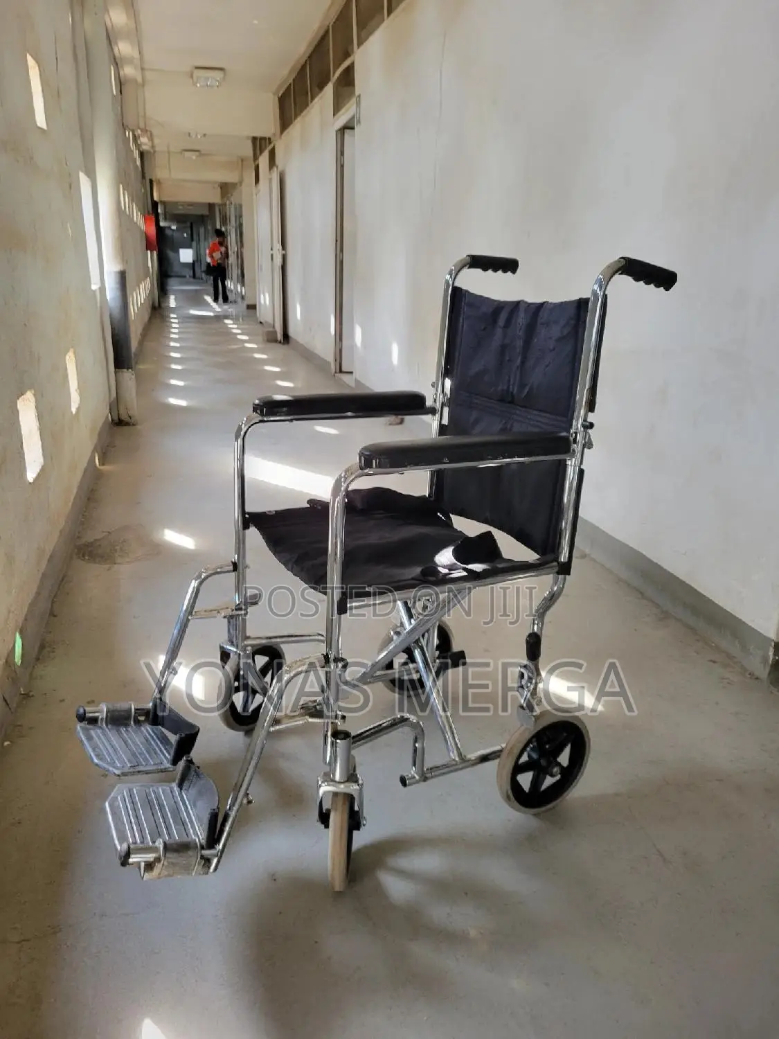 Foldable Wheelchair (Black And Grey)峰罩wheelchair/With Rear Wheel Locks
