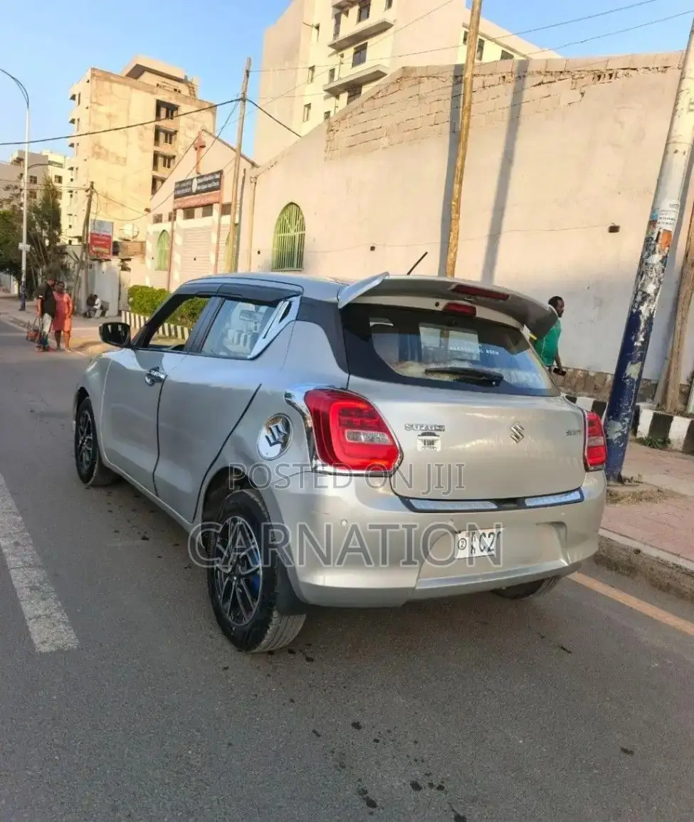 Suzuki Swift 2022 Silver