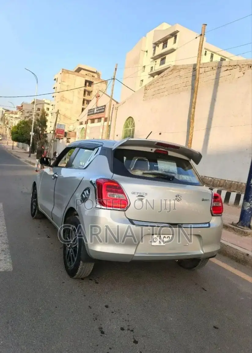 Suzuki Swift 2022 Silver