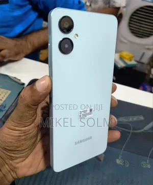 New Samsung Galaxy A06 64 GB Silver