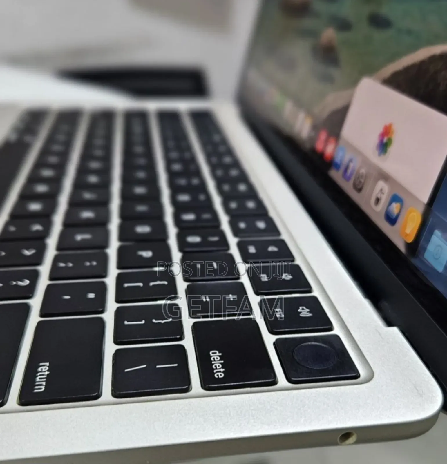 New Laptop Apple MacBook Air 2022 M2 8GB Apple M2 SSD 256GB