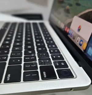 New Laptop Apple MacBook Air 2022 M2 8GB Apple M2 SSD 256GB