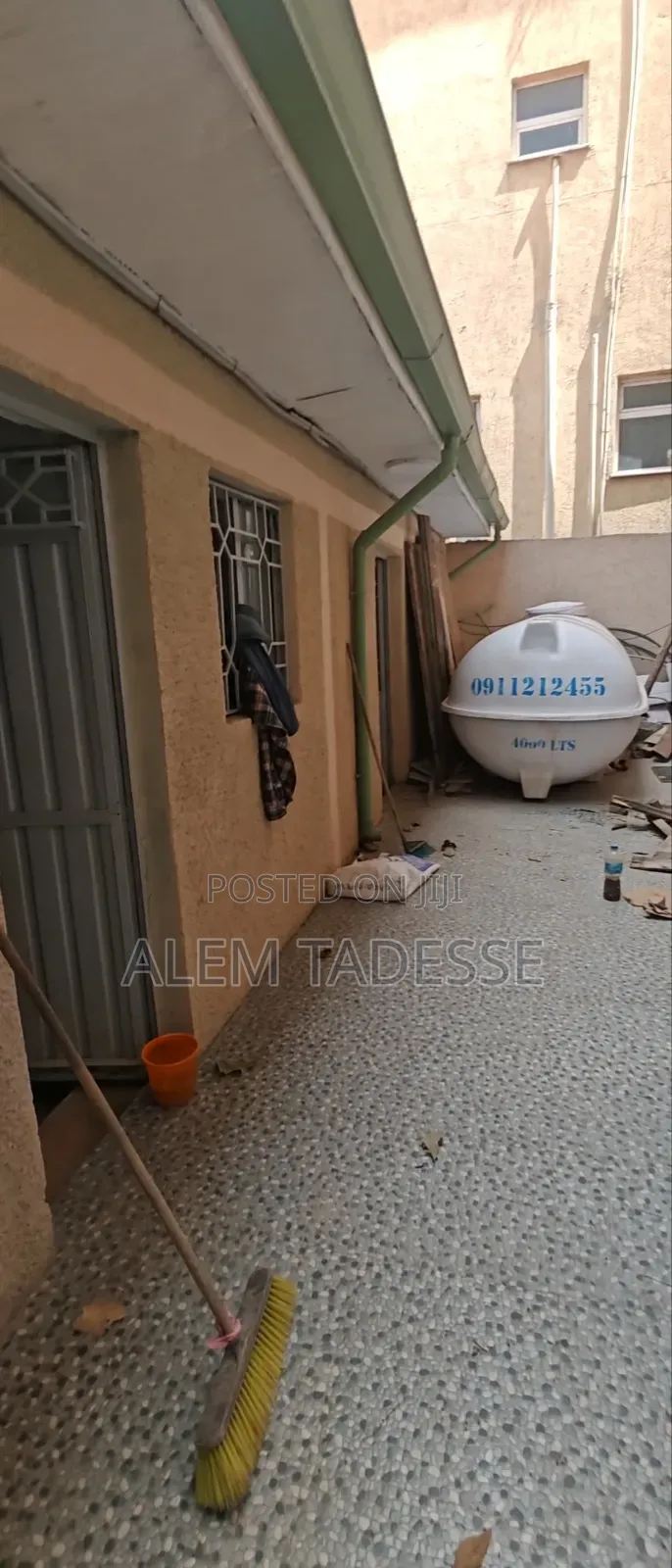 6bdrm House in Private House, Bole for rent