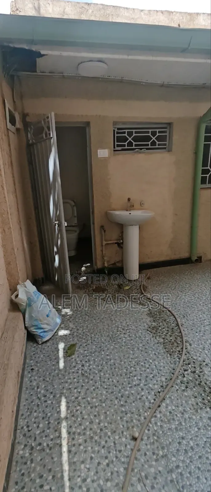 6bdrm House in Private House, Bole for rent