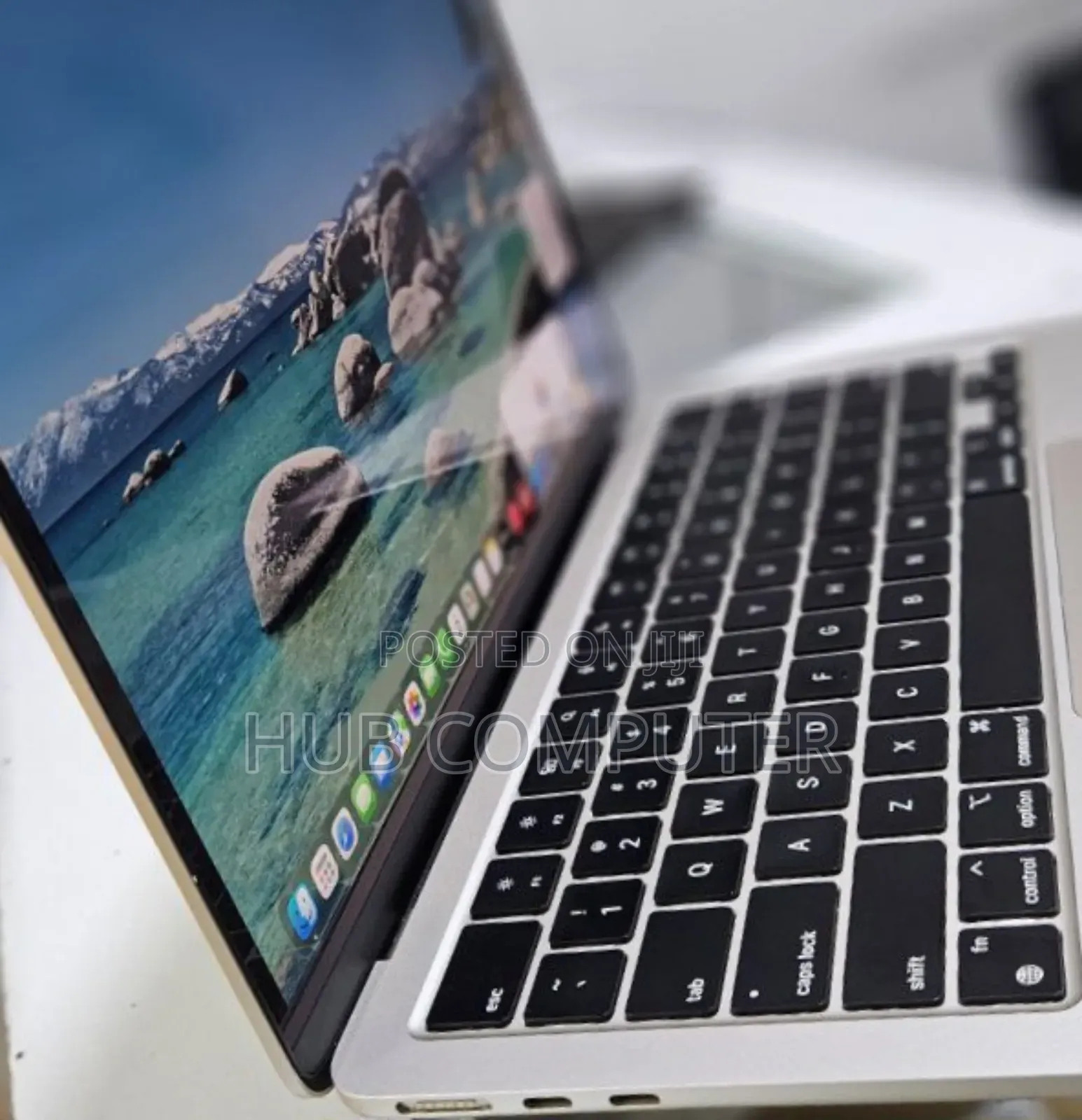 New Laptop Apple MacBook Air 2022 M2 8GB Apple M2 SSD 256GB