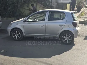 Toyota Vitz 2001 Gray