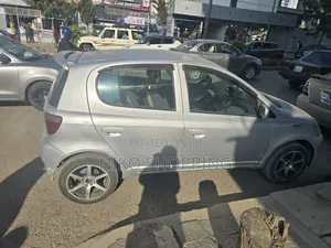 Toyota Vitz 2001 Gray