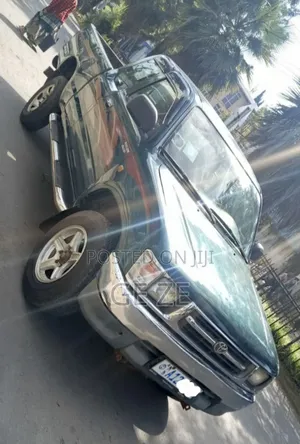 Toyota Hilux 2000 Green