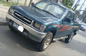 Toyota Hilux 2000 Green