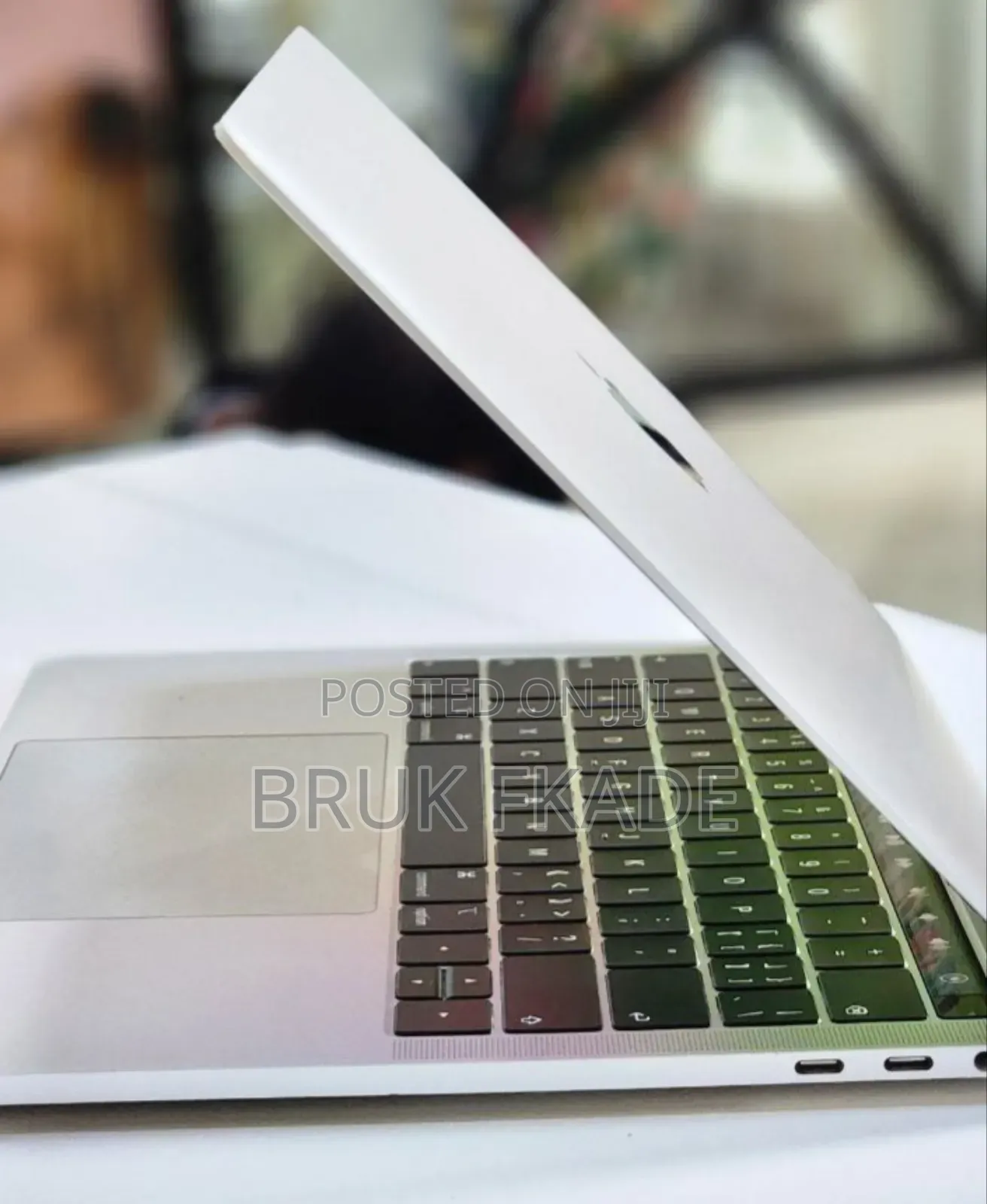 New Laptop Apple MacBook Pro 2018 8GB Intel Core I5 SSD 256GB