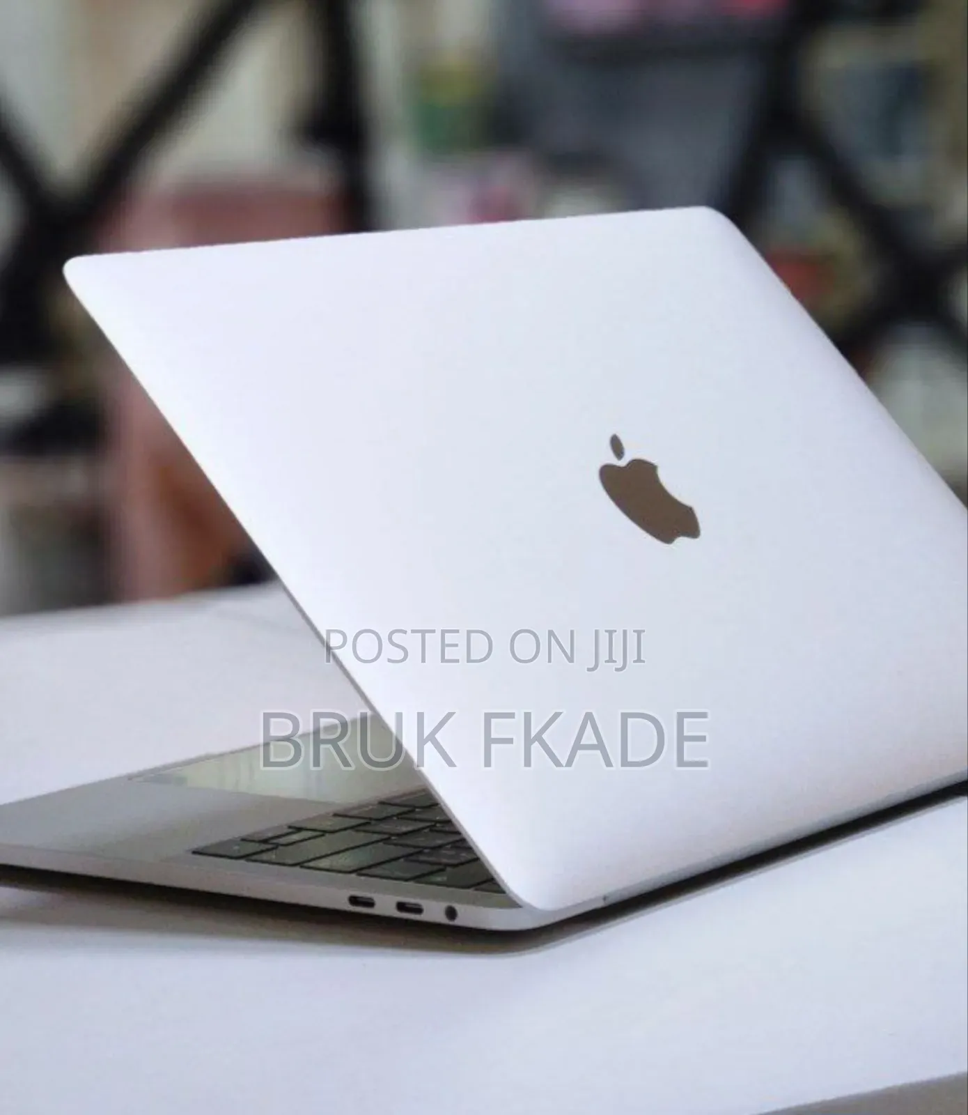 New Laptop Apple MacBook Pro 2018 8GB Intel Core I5 SSD 256GB