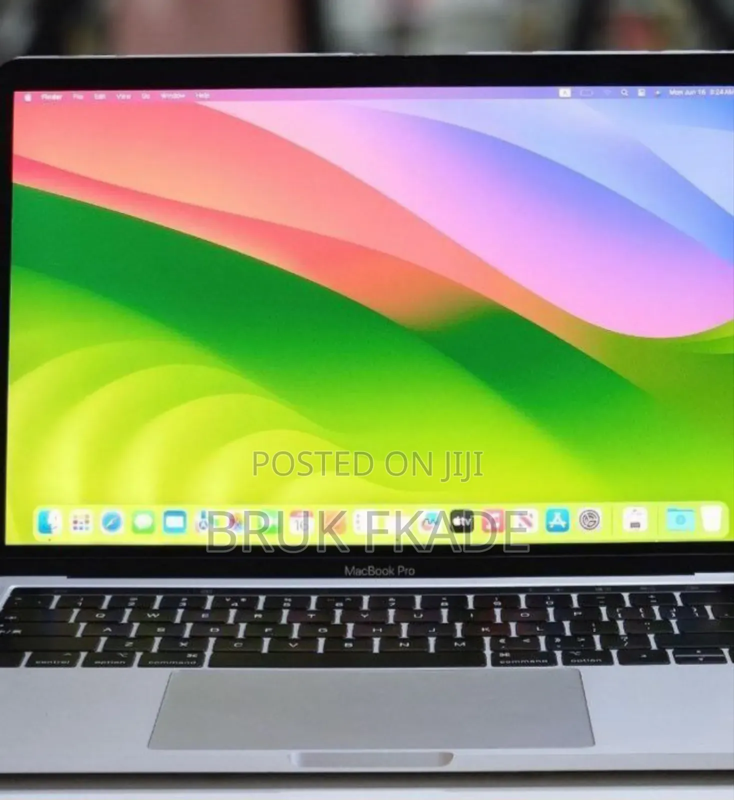 New Laptop Apple MacBook Pro 2018 8GB Intel Core I5 SSD 256GB