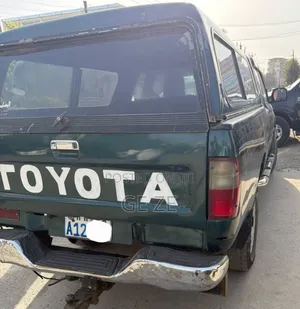 Toyota Hilux 2000 Green