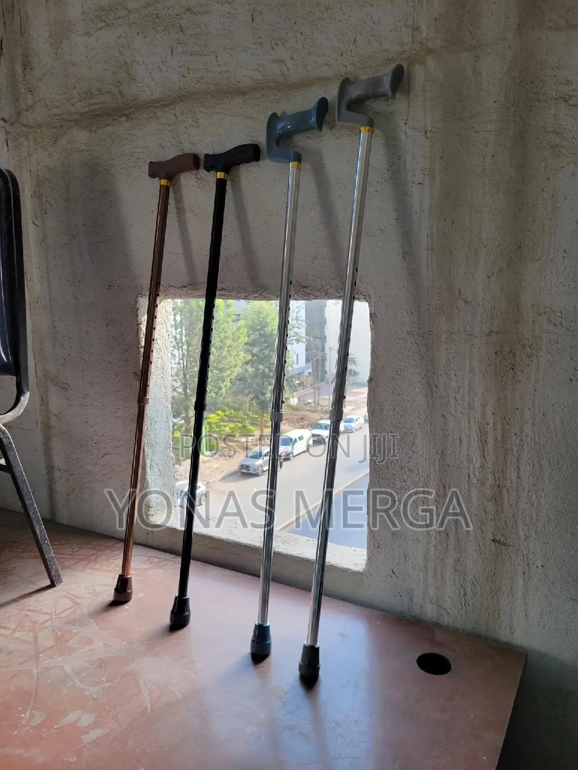 Walking Stick/Cane designed to Reduce Hand Strain During Use.