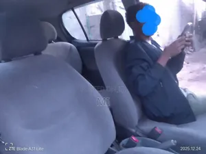 Toyota Vitz 2000 Silver