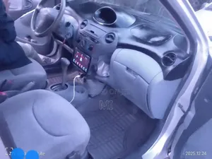 Toyota Vitz 2000 Silver