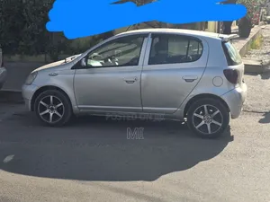 Toyota Vitz 2000 Silver