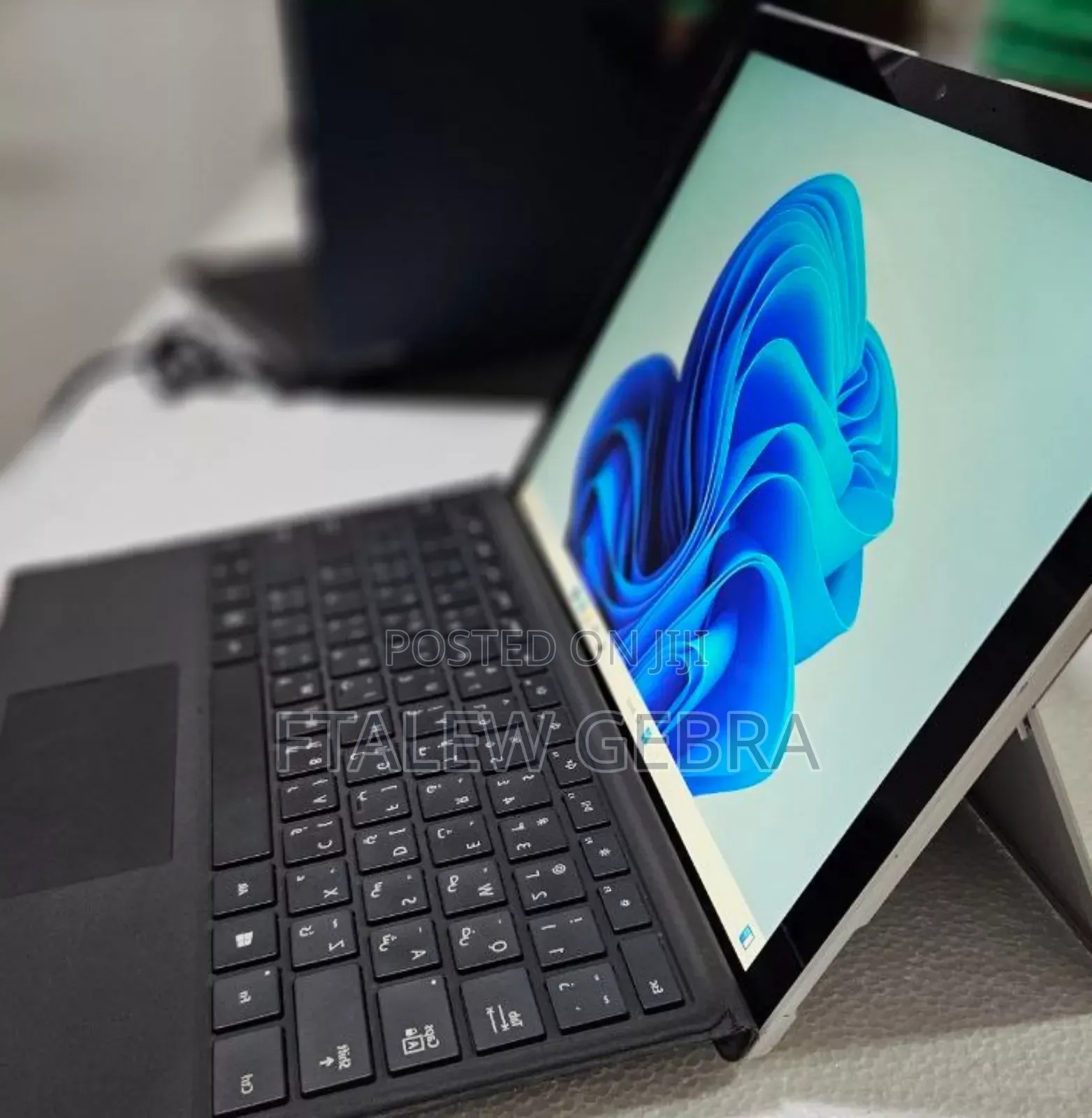 New Laptop Microsoft Surface 8GB Intel Core I5 SSD 128GB