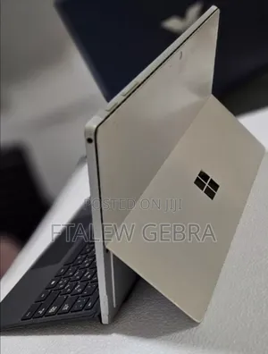 New Laptop Microsoft Surface 8GB Intel Core I5 SSD 128GB