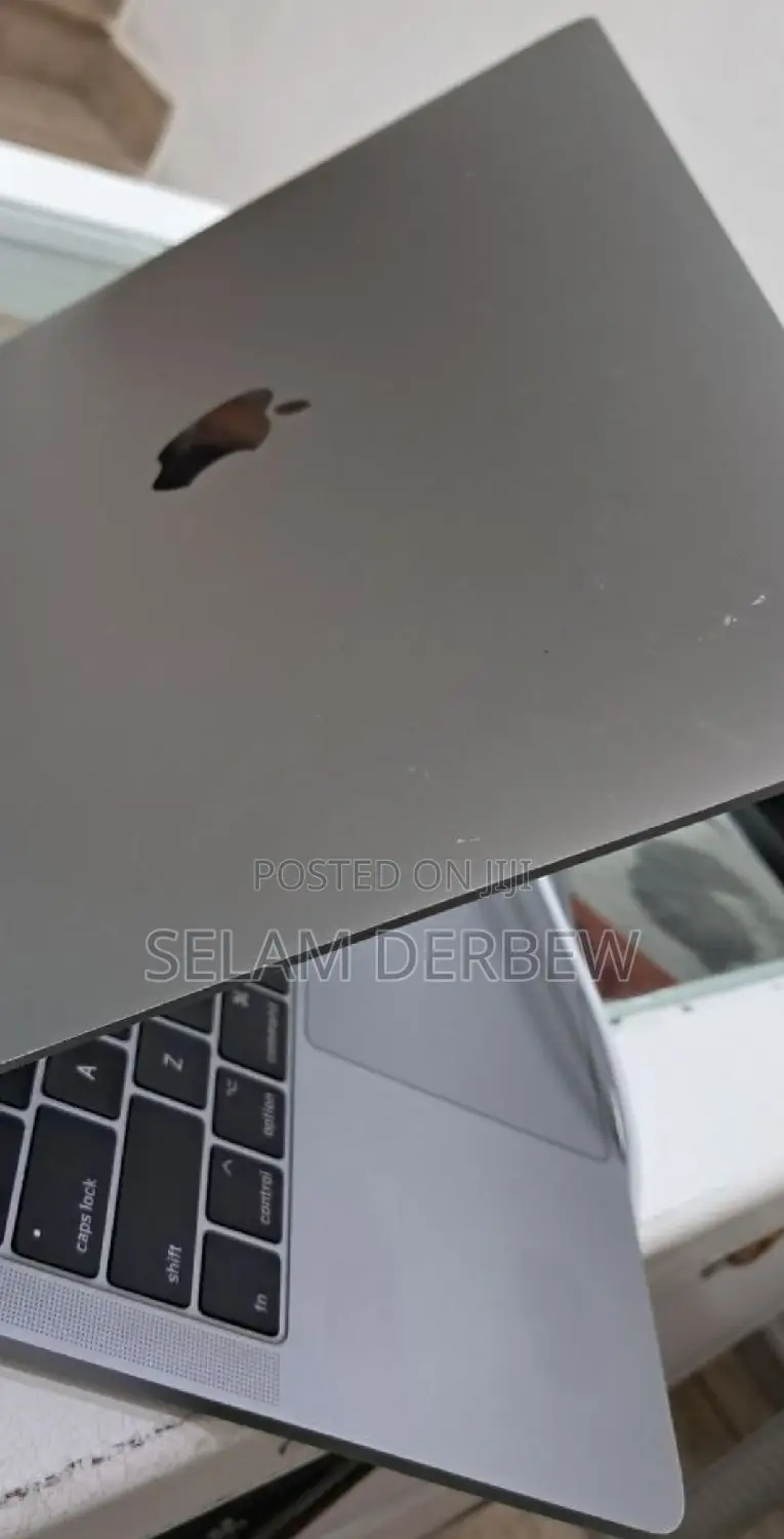 New Laptop Apple MacBook Pro 2017 16GB Intel Core I5 SSD 256GB