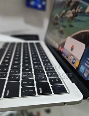 New Laptop Apple MacBook Air 2022 M2 8GB Apple M2 SSD 256GB