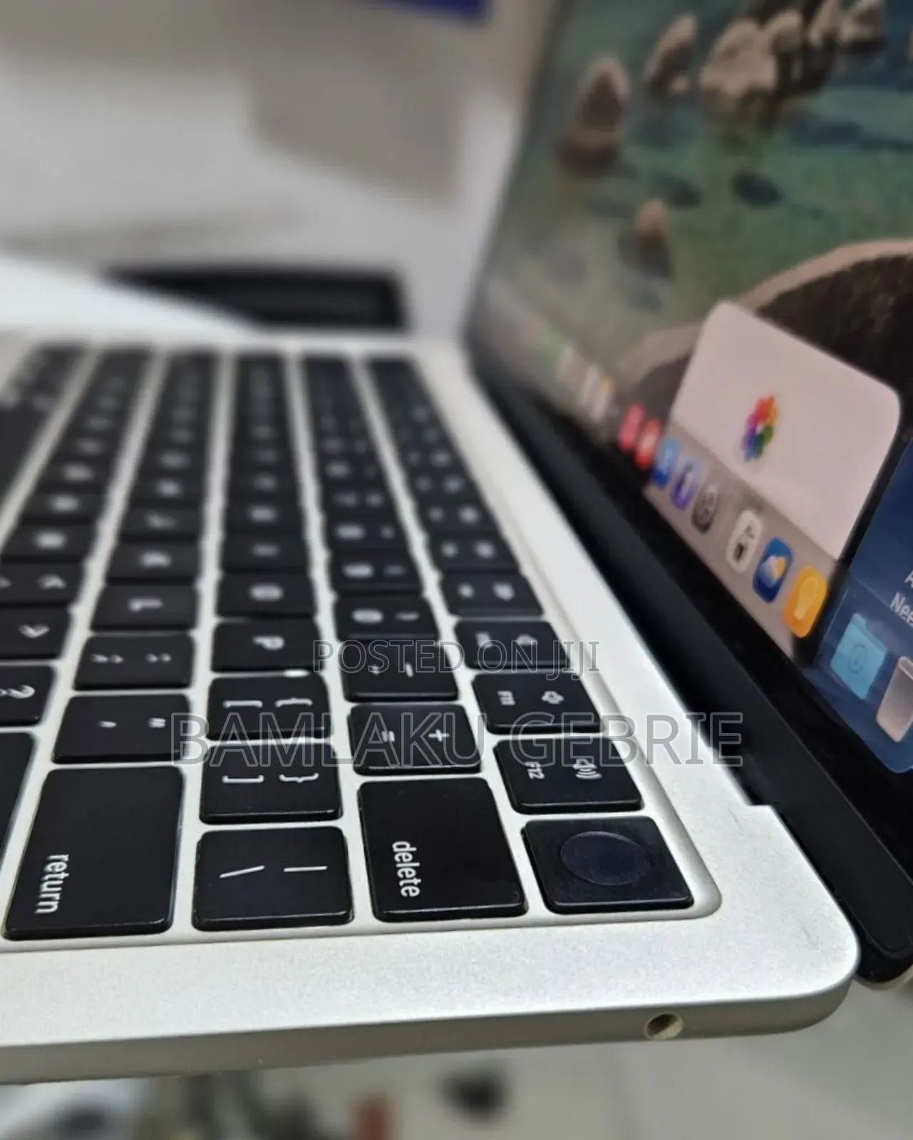 New Laptop Apple MacBook Air 2022 M2 8GB Apple M2 SSD 256GB