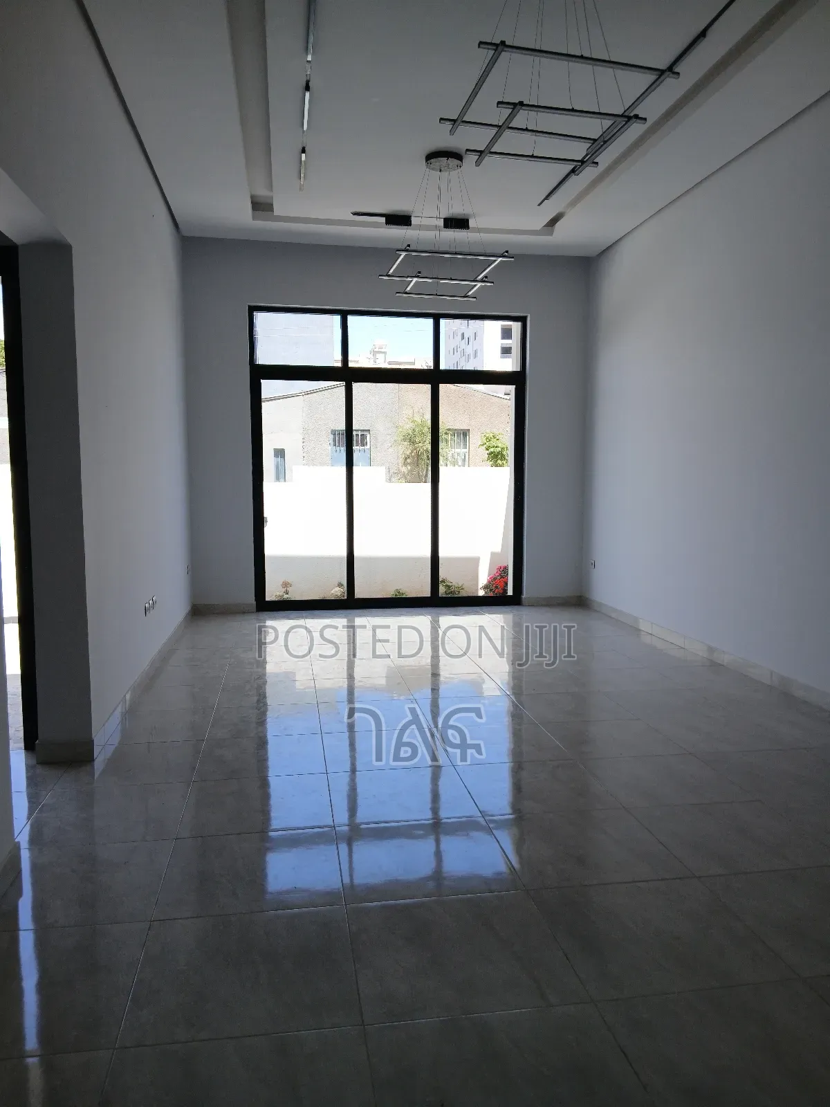 3bdrm Villa in ሰሚትፍየል ቤት አካባቢ በካረታ, Bole for sale