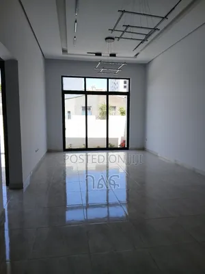 3bdrm Villa in ሰሚትፍየል ቤት አካባቢ በካረታ, Bole for sale