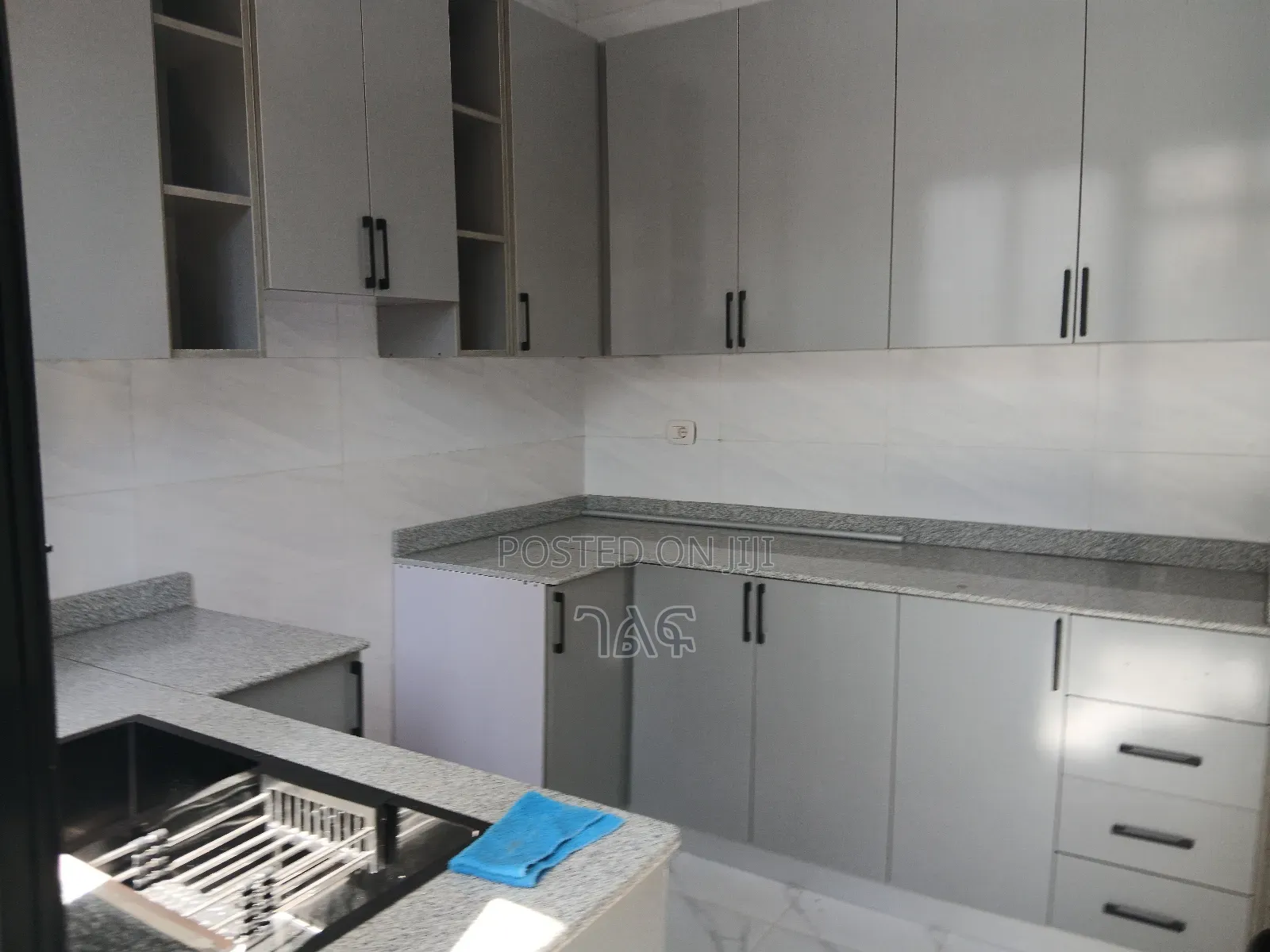 3bdrm Villa in ሰሚትፍየል ቤት አካባቢ በካረታ, Bole for sale