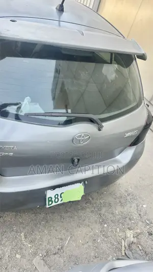 Toyota Yaris 2010 Gray