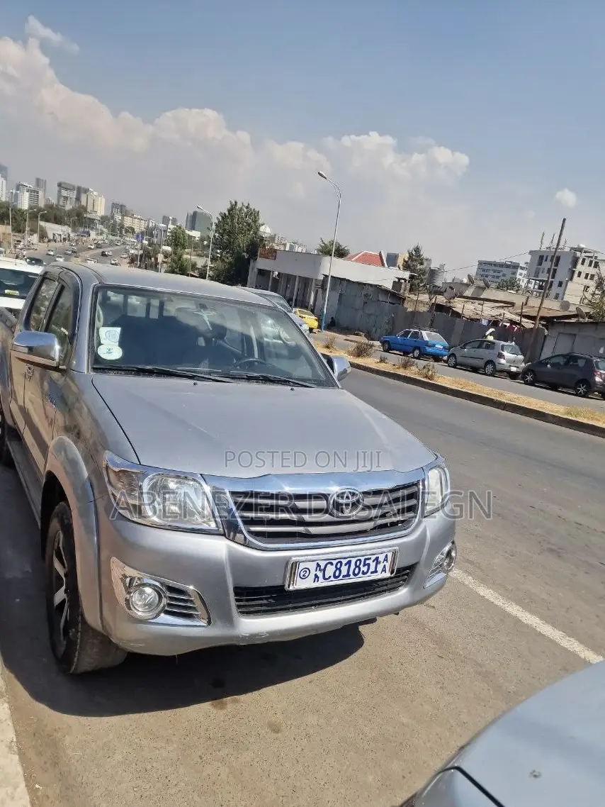 Toyota Hilux SR 4x4 2015 Silver