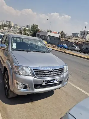 Toyota Hilux SR 4x4 2015 Silver